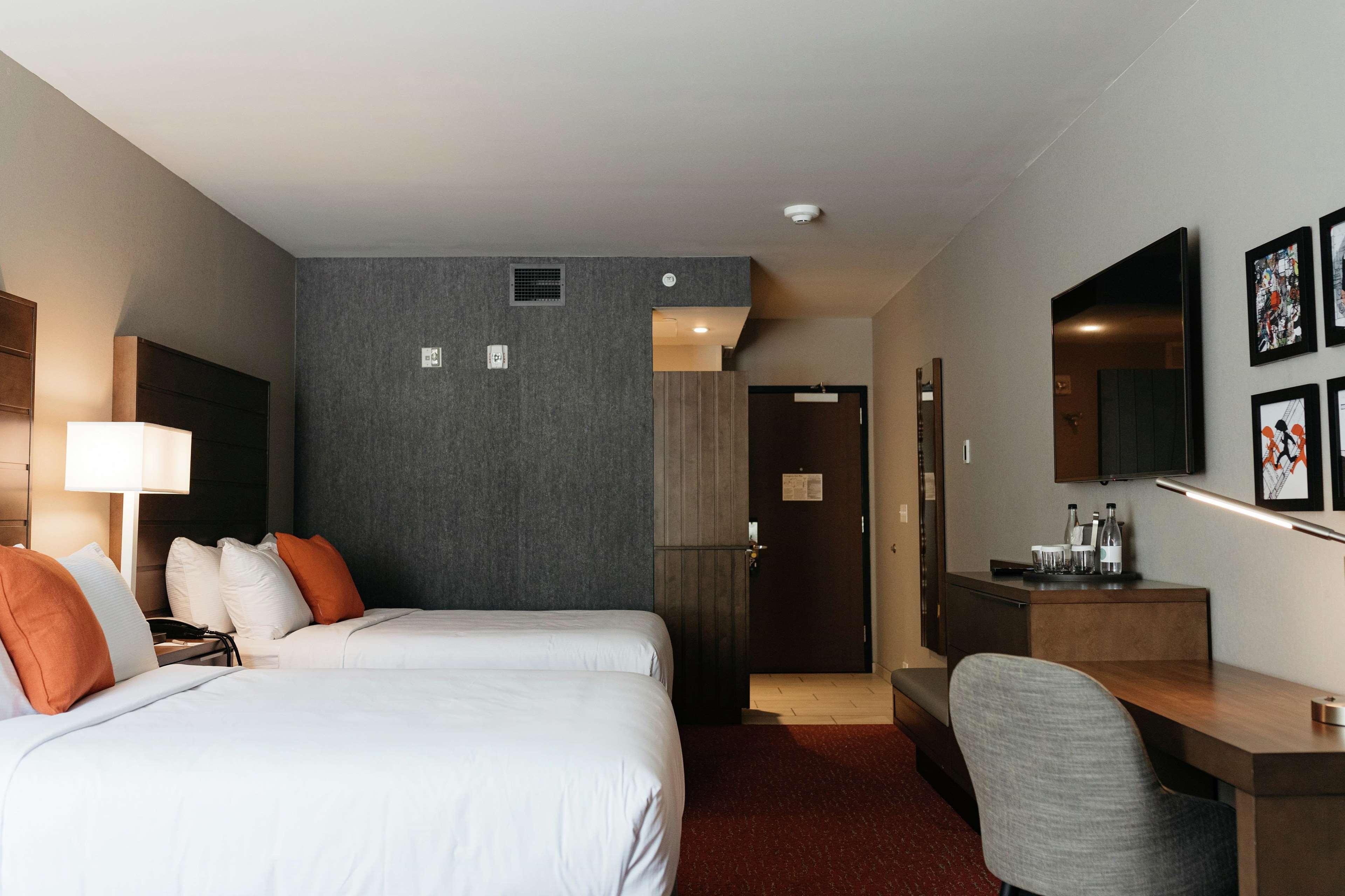 Revel Hotel, Tapestry Collection By Hilton Urbandale Exteriér fotografie